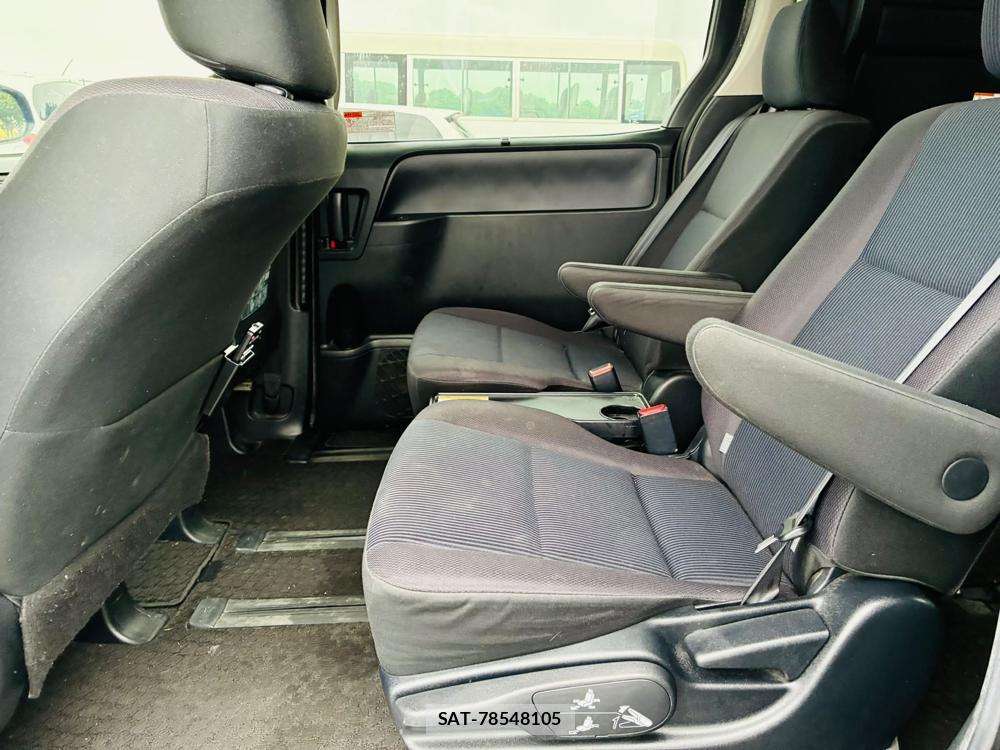 Toyota NOAH 2015 7401009-9