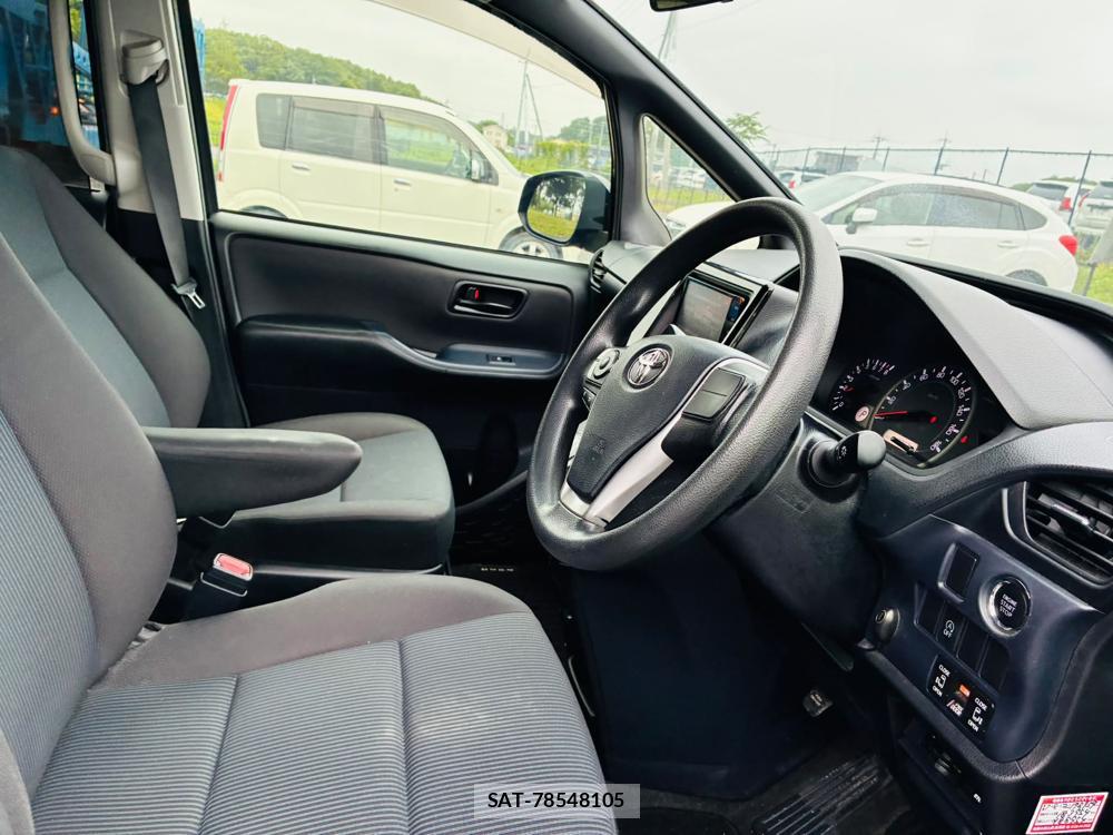 Toyota NOAH 2015 7401009-11