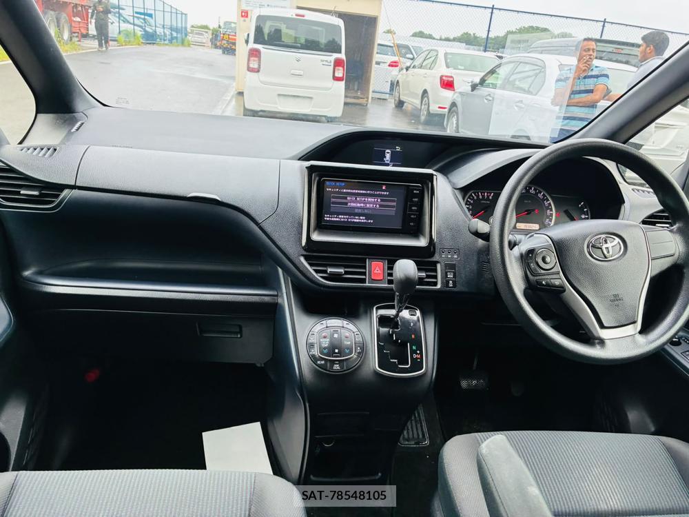 Toyota NOAH 2015 7401009-12