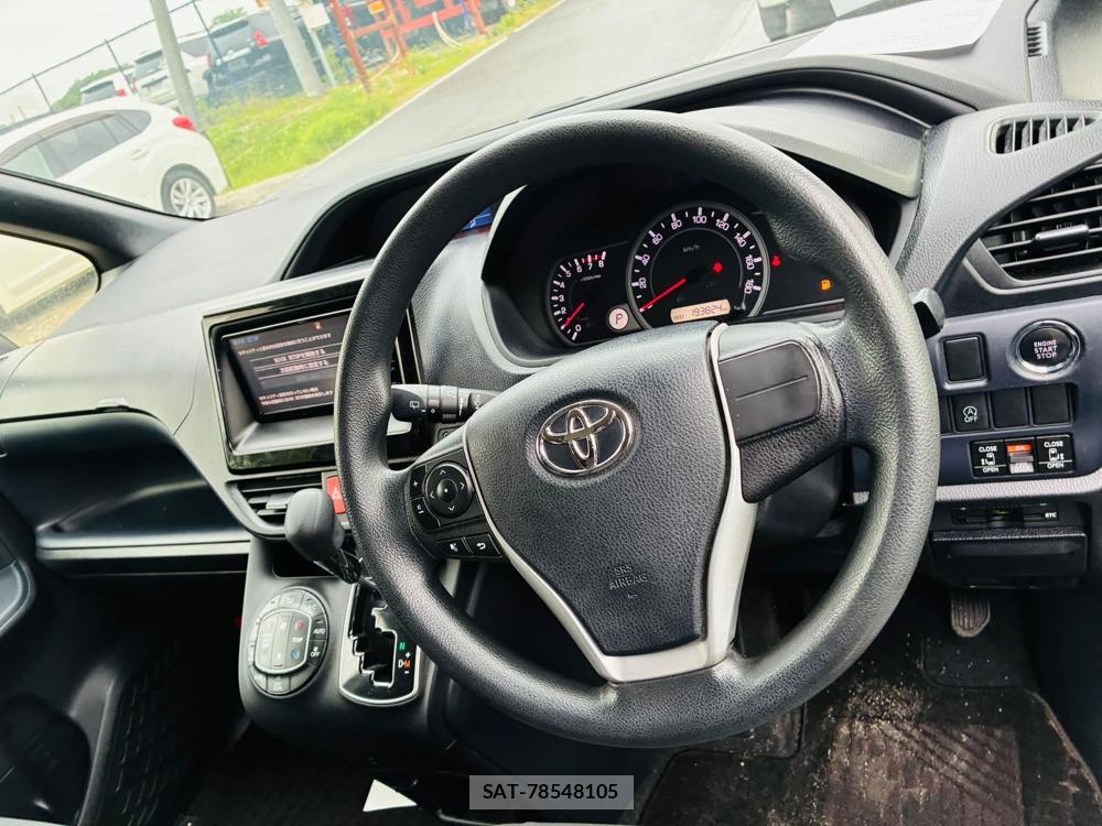 Toyota NOAH 2015 7401009-14