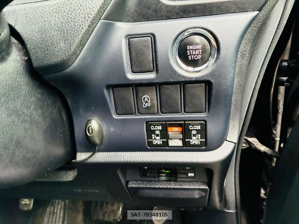 Toyota NOAH 2015 7401009-16