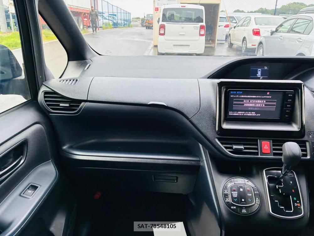 Toyota NOAH 2015 7401009-17