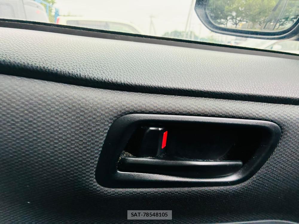 Toyota NOAH 2015 7401009-22