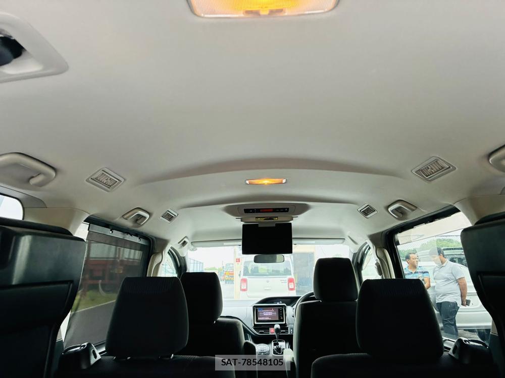 Toyota NOAH 2015 7401009-24