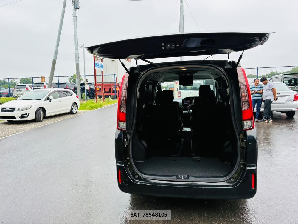 Toyota NOAH 2015 7401009-26