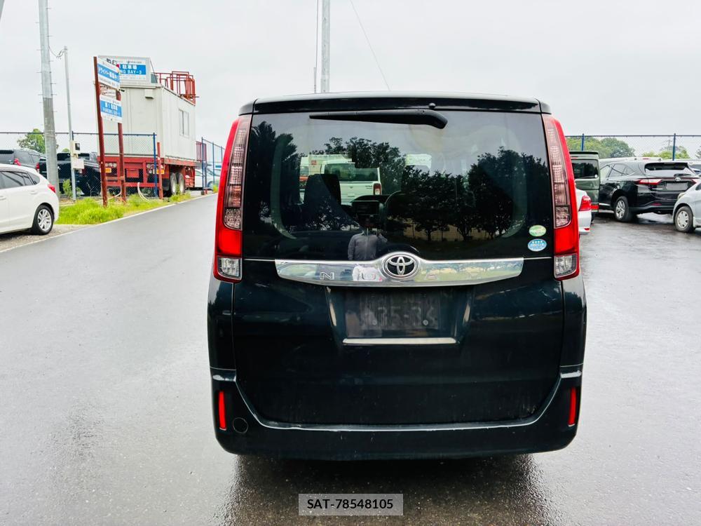 Toyota NOAH 2015 7401009-3