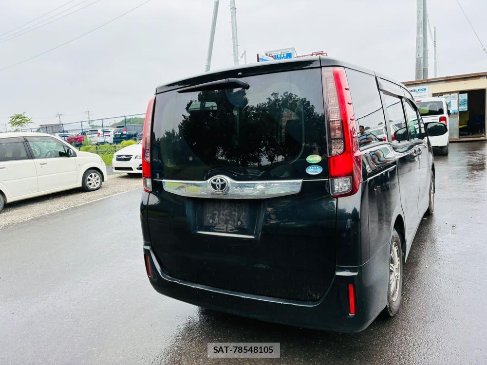 Toyota NOAH 2015 7401009-4