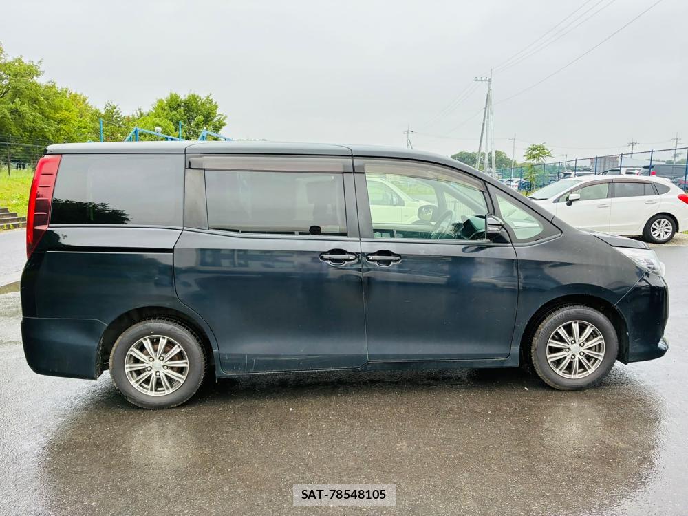 Toyota NOAH 2015 7401009-5