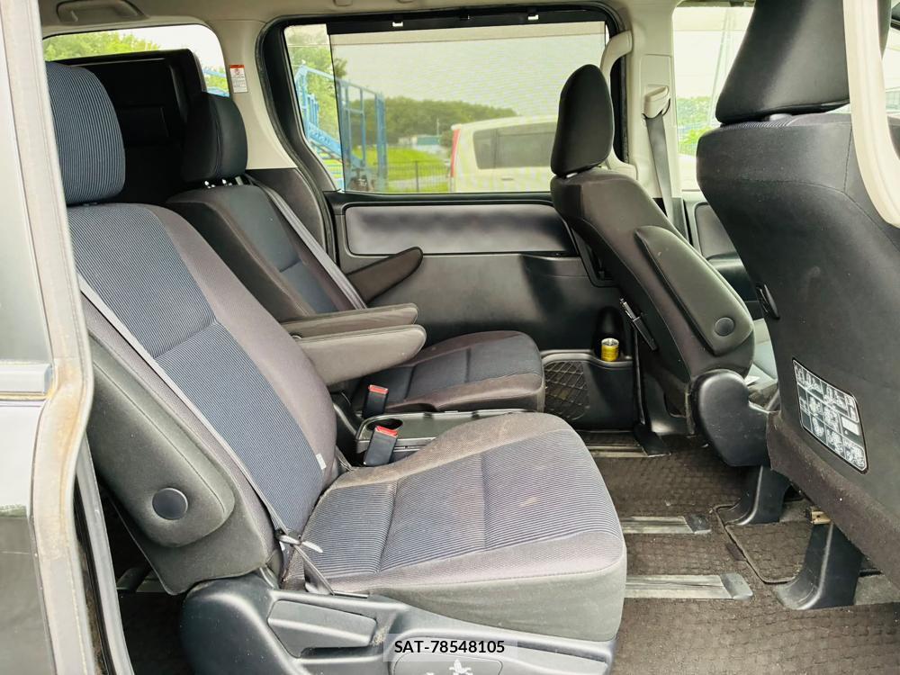 Toyota NOAH 2015 7401009-8
