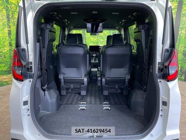 Toyota NOAH 2023-06 7562564-10