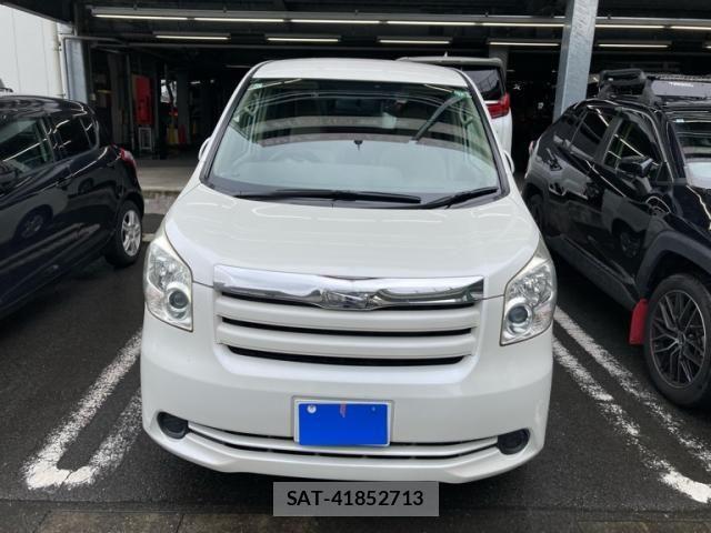 Toyota NOAH 2009-11 7562567-0