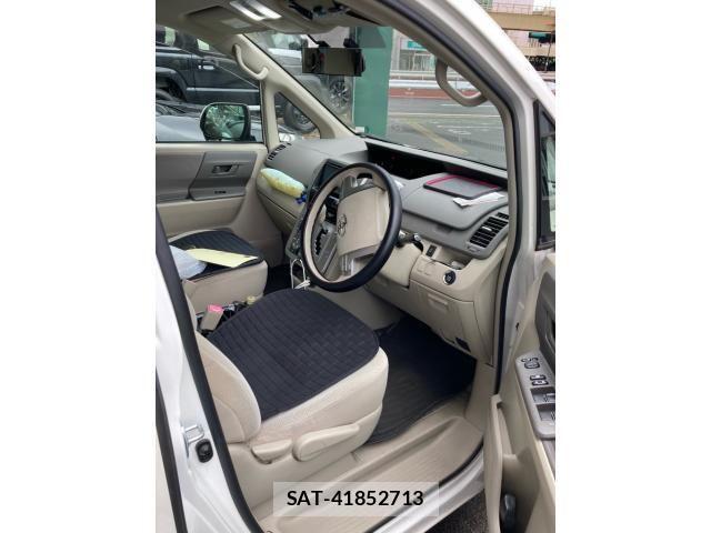 Toyota NOAH 2009-11 7562567-9