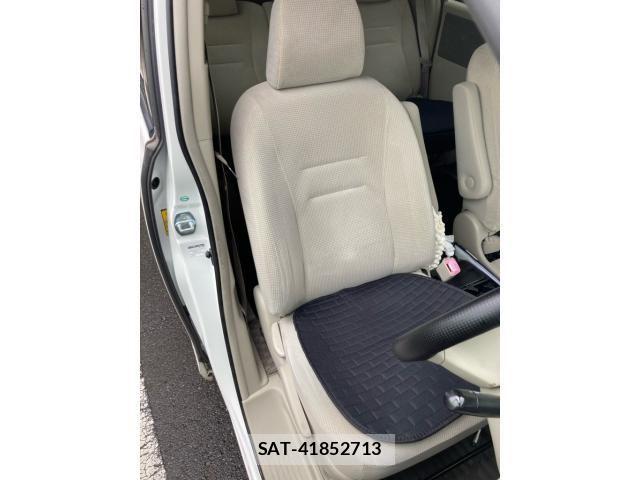 Toyota NOAH 2009-11 7562567-11