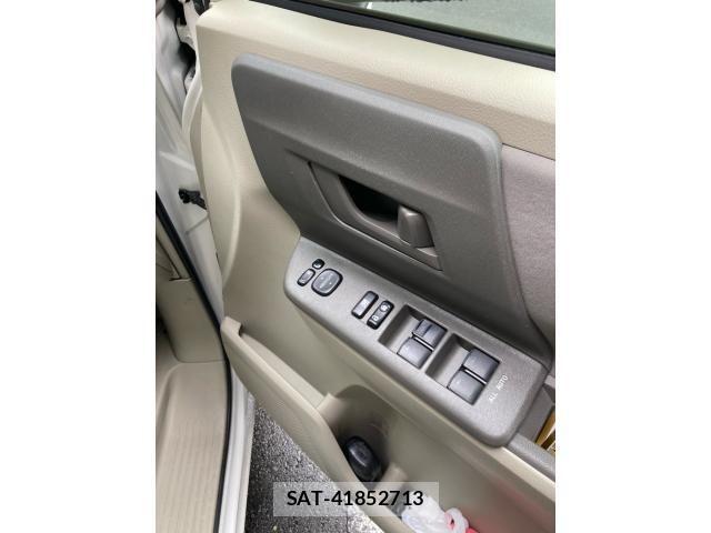 Toyota NOAH 2009-11 7562567-12
