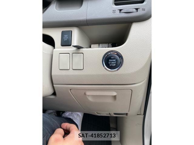 Toyota NOAH 2009-11 7562567-13