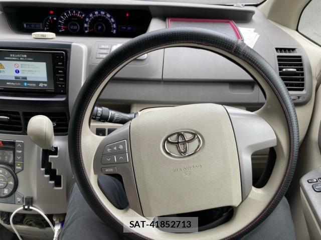 Toyota NOAH 2009-11 7562567-14
