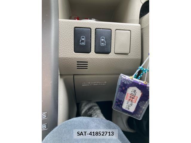 Toyota NOAH 2009-11 7562567-15