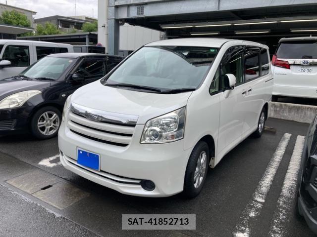 Toyota NOAH 2009-11 7562567-1