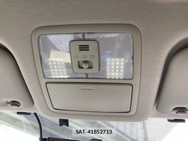Toyota NOAH 2009-11 7562567-20