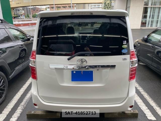 Toyota NOAH 2009-11 7562567-6