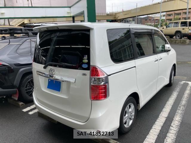Toyota NOAH 2009-11 7562567-7