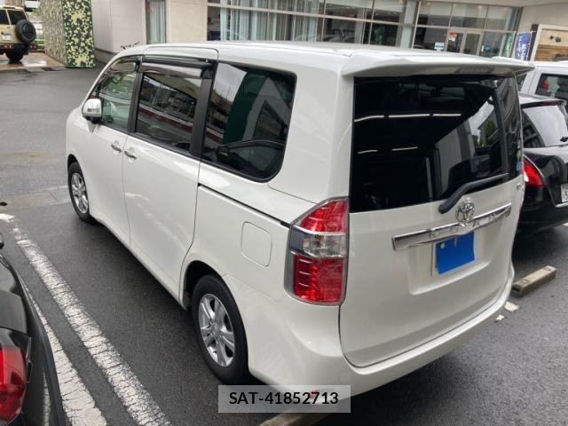Toyota NOAH 2009-11 7562567-8