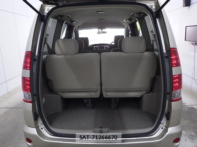 Toyota NOAH 2005-07 7578798-7