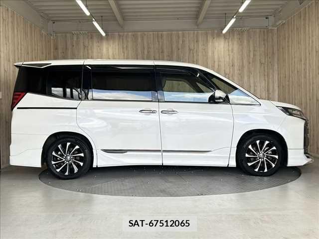 Toyota NOAH 2022-12 7618713-21