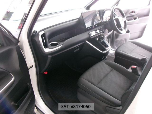 Toyota NOAH 2022-03 7618715-12