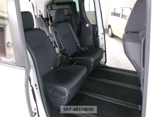 Toyota NOAH 2022-03 7618715-15