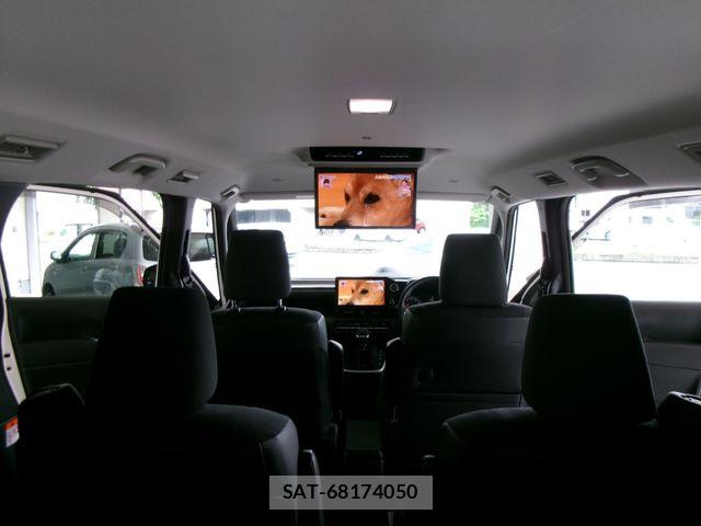 Toyota NOAH 2022-03 7618715-17