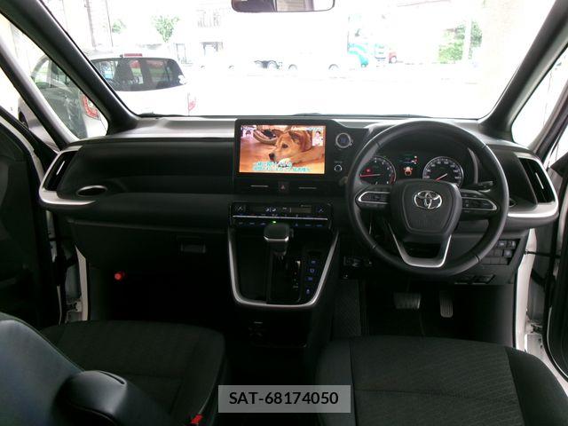 Toyota NOAH 2022-03 7618715-18
