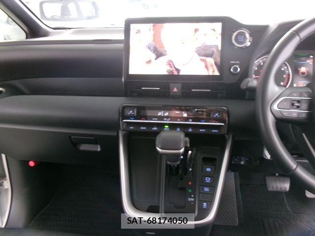 Toyota NOAH 2022-03 7618715-21