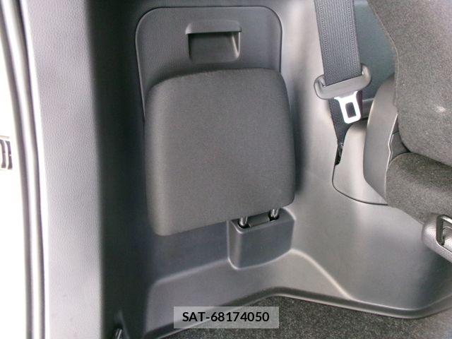 Toyota NOAH 2022-03 7618715-25