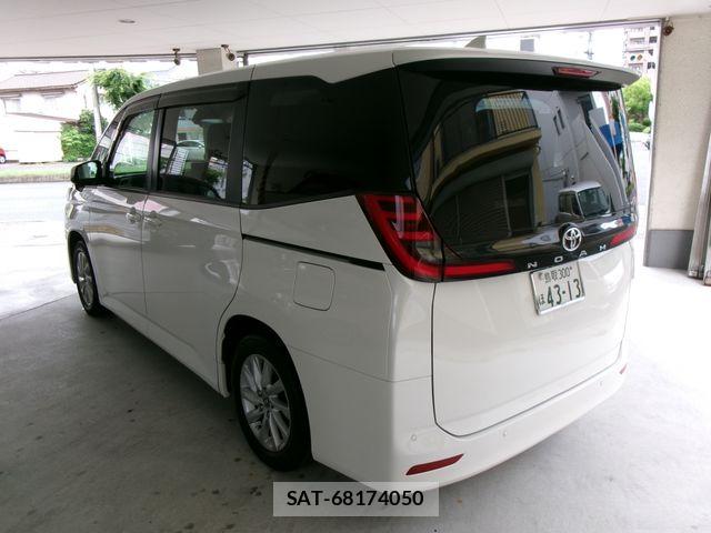 Toyota NOAH 2022-03 7618715-2