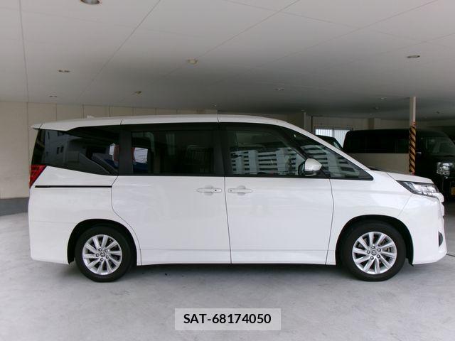 Toyota NOAH 2022-03 7618715-6