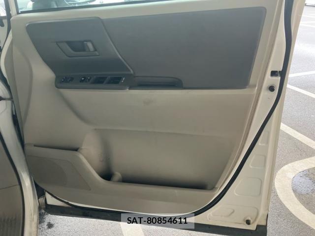 Toyota NOAH 2010-06 7618769-10