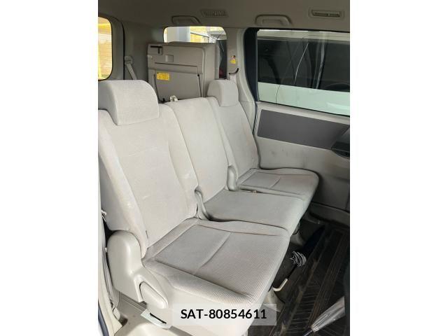 Toyota NOAH 2010-06 7618769-12