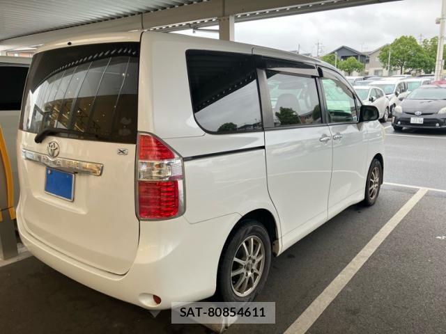 Toyota NOAH 2010-06 7618769-2