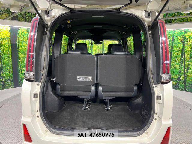 Toyota NOAH 2018-02 7618742-9
