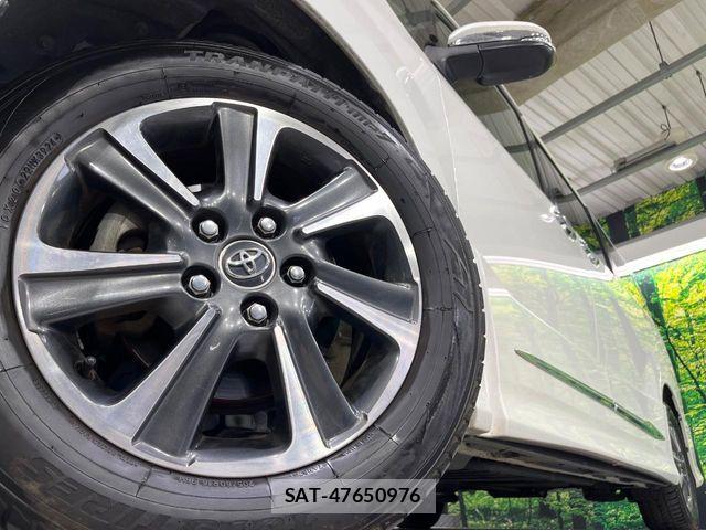 Toyota NOAH 2018-02 7618742-11