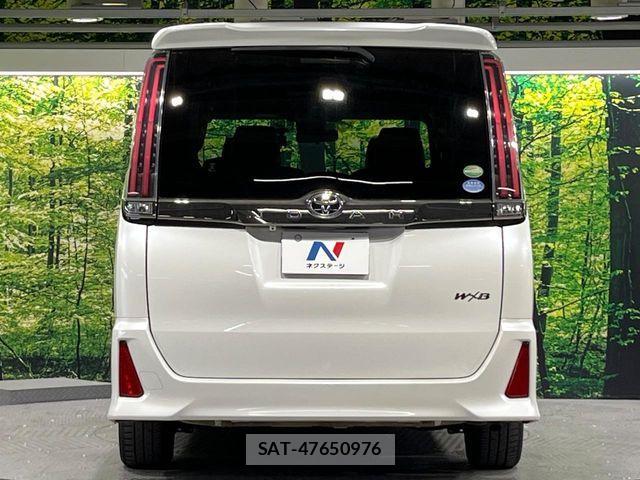 Toyota NOAH 2018-02 7618742-13