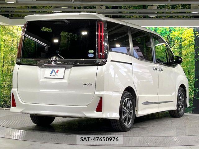 Toyota NOAH 2018-02 7618742-15