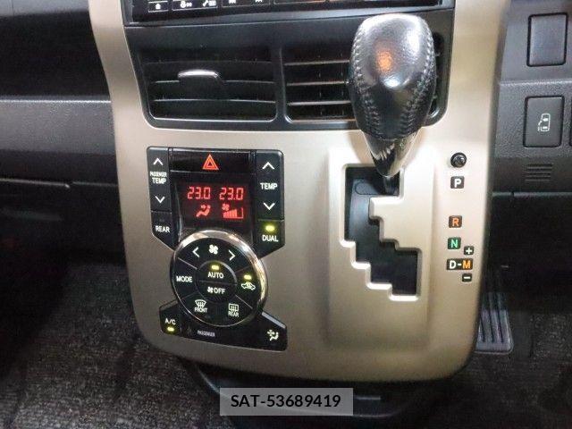 Toyota NOAH 2012-01 7618748-16