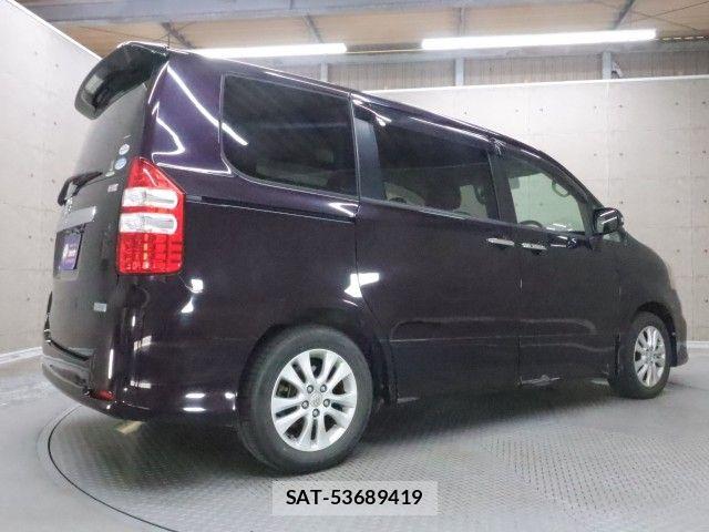 Toyota NOAH 2012-01 7618748-1