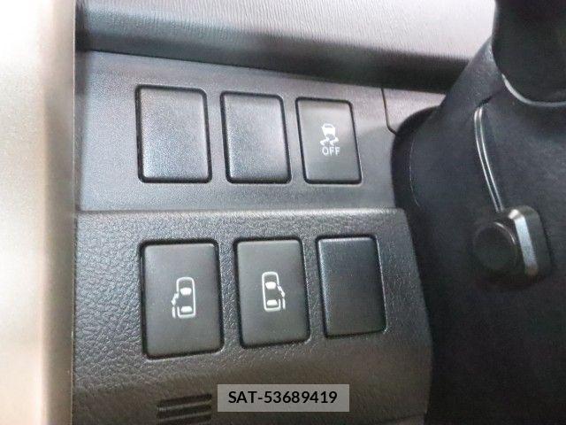 Toyota NOAH 2012-01 7618748-19