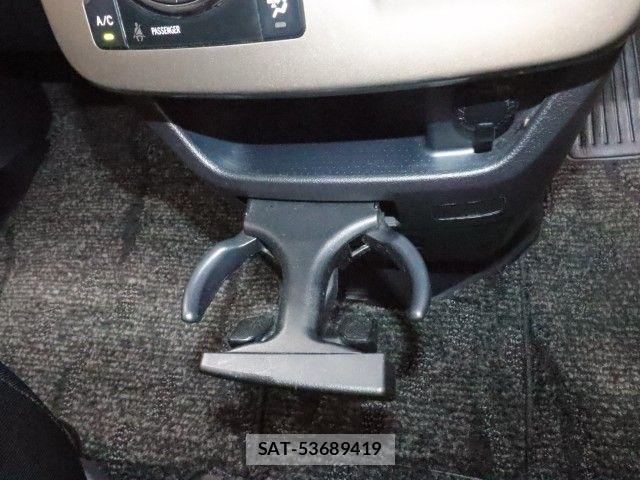 Toyota NOAH 2012-01 7618748-23