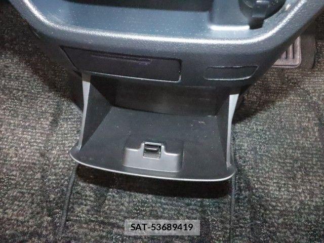 Toyota NOAH 2012-01 7618748-24