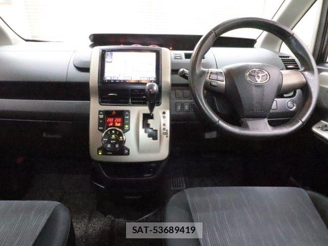 Toyota NOAH 2012-01 7618748-2