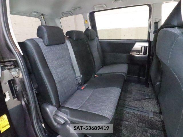 Toyota NOAH 2012-01 7618748-4